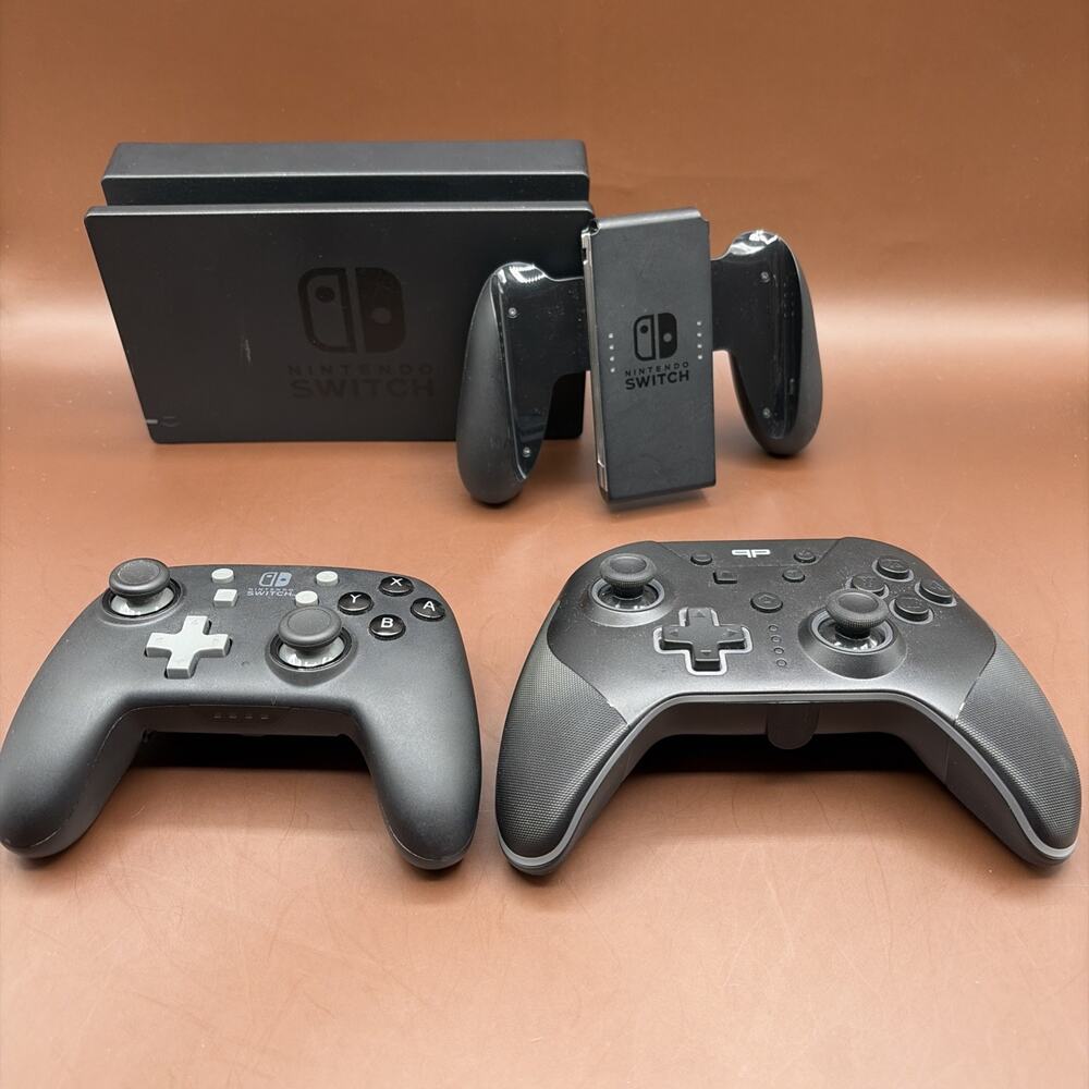 Bundle: x2 Nintendo Switch Controller, Docking Station, Joy Con Grip